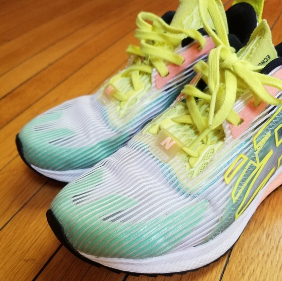 Women's New Balance FuelCell Echolucent size 7.5 white neon athletic sneakers - Picture 4 of 12